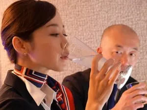 Cậu nhân viên trẻ và mối tình lén lút với chị đồng nghiệp có chồng