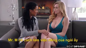 Con đĩ trong nước TS series Momo bị một người đàn ông thẳng quan hệ và giật mạnh con cặc của anh ta