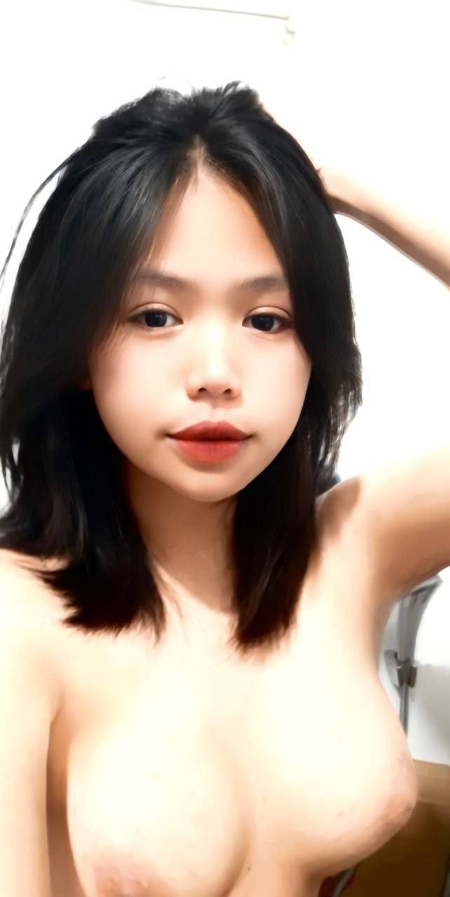 Mua dâm em gái vú to đang đi dạo trên đường